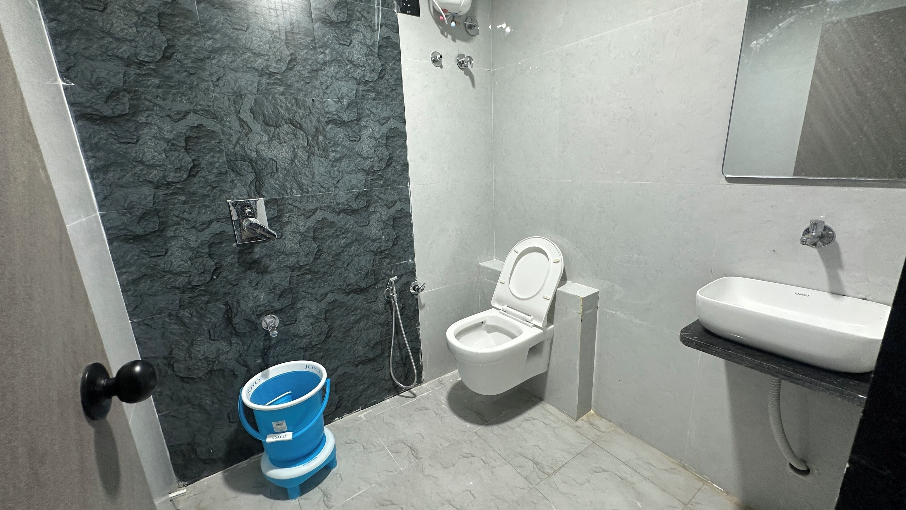 Deluxe Double Room, City View | Bathroom | Free toiletries, slippers, towels, soap