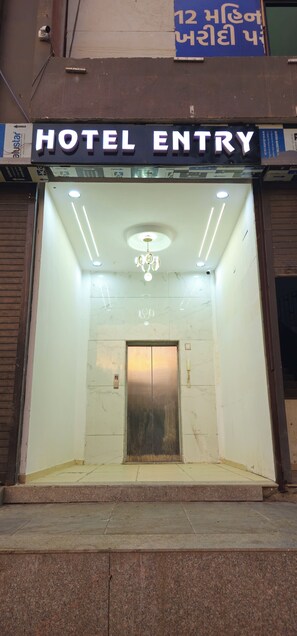 Exterior detail - Hotel HR Comfort (Ahmedabad)