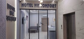Lobby - Hotel HR Comfort (Ahmedabad)