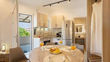 House, Smoking | 4 bedrooms, soundproofing