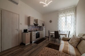 Living area - A cozy 75 square meters apartment, perfect for four people, located on the fifth floor of a building with an elevator (NOT accessible to disabled guests).The property is located in the Monteverde neighborhood, a quiet and elegant area. The San Camillo Fo (Roma)