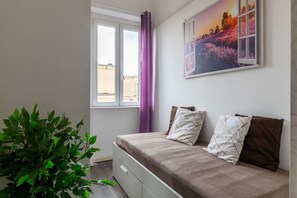 Iron/ironing board - A cozy 75 square meters apartment, perfect for four people, located on the fifth floor of a building with an elevator (NOT accessible to disabled guests).The property is located in the Monteverde neighborhood, a quiet and elegant area. The San Camillo Fo (Roma)