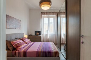 Room - A cozy 75 square meters apartment, perfect for four people, located on the fifth floor of a building with an elevator (NOT accessible to disabled guests).The property is located in the Monteverde neighborhood, a quiet and elegant area. The San Camillo Fo (Roma)