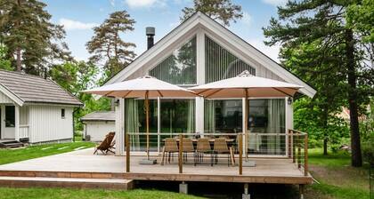Stylish 3-Bedroom Home by Forest & Swimming Spots