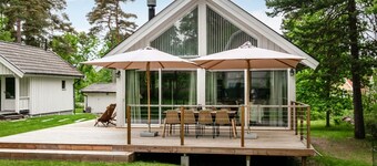 Stylish 3-Bedroom Home by Forest & Swimming Spots