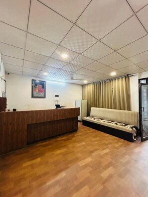 Lobby - Hotel Shivika (Bikaner)
