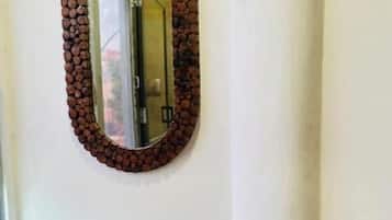 Deluxe Double Room, Balcony, City View | Interior