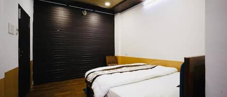 ห้องดีลักซ์ดับเบิล, ระเบียง, วิวเมือง | ผ้าม่านกันแสง, ห้องเก็บเสียง, เตารีด/โต๊ะรีดผ้า, Wi-Fi ฟรี