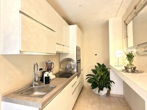Private kitchen - Charming Tuscan Home - Near Pisa, Volterra & Wine Tours (Capannoli)