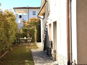 屋外ダイニングエリア