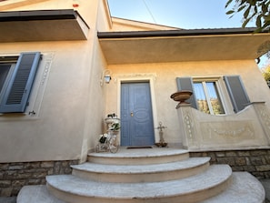 Exterior detail - Charming Tuscan Home - Near Pisa, Volterra & Wine Tours (Capannoli)