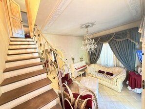 Living area - Charming Tuscan Home - Near Pisa, Volterra & Wine Tours (Capannoli)