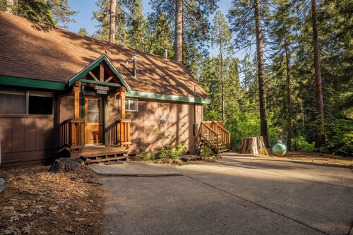 Kennedy Mountain Chalet - AC & Pool Access!
