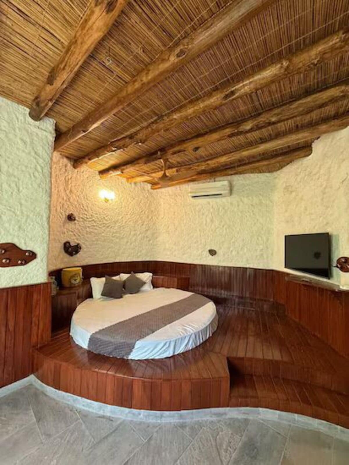 Premium Pantry Suite | Desk, free WiFi