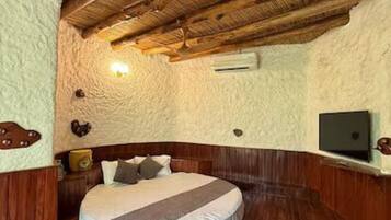 Premium Pantry Suite | Desk, free WiFi