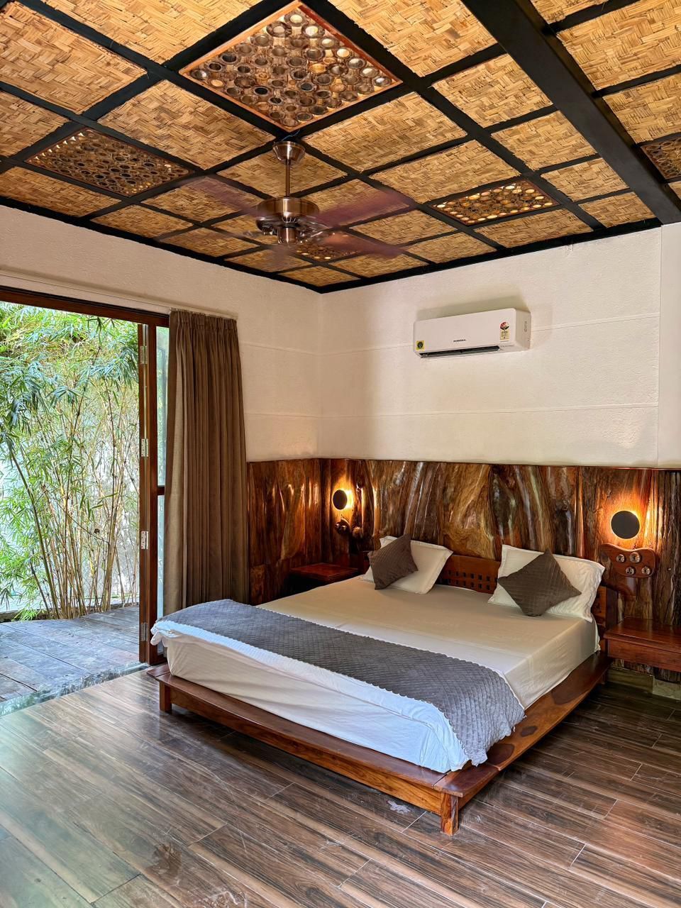 Cabana Pool View Haven | Desk, free WiFi