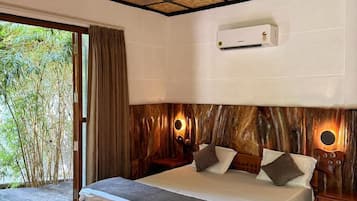 Cabana Pool View Haven | Desk, free WiFi