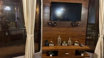 Habitación Premium | Baño | Ducha, toallas, jabón y champú