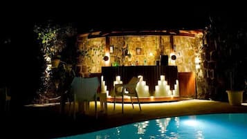 Poolside bar