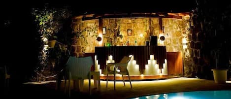 Poolside bar