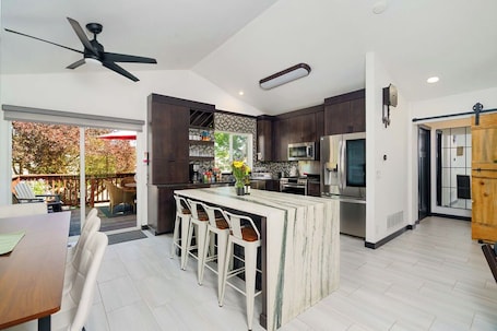 Fridge, microwave, oven, stovetop. A 1,600 sf Coeur d'Alene home with 3 bedrooms, 2 baths, game room, and a backyard built around gardens, gathering, and relaxing in the hot tub. Sleeps 6 & up to 8 with extra beds. Five minutes to the Centennial Trail, ten to downtown CDA.