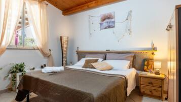 Iron/ironing board, bed sheets