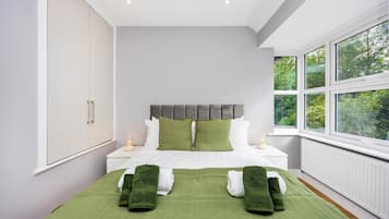 Iron/ironing board, WiFi, bed sheets