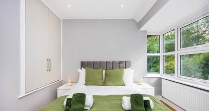 Spacious & Private Home|Prime West London|Seconds From Central Line Station