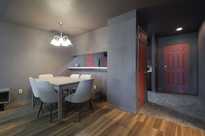 Dining - The Greyline Getaway- 3B2Bth with Fenced Backyard (Tulsa)