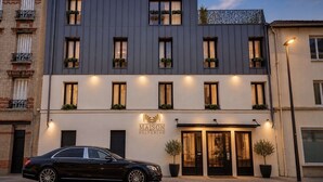 A modern building with a sign reading 'MAISON SOLDERINO.' - Maison Solférino  (Boulogne-Billancourt)