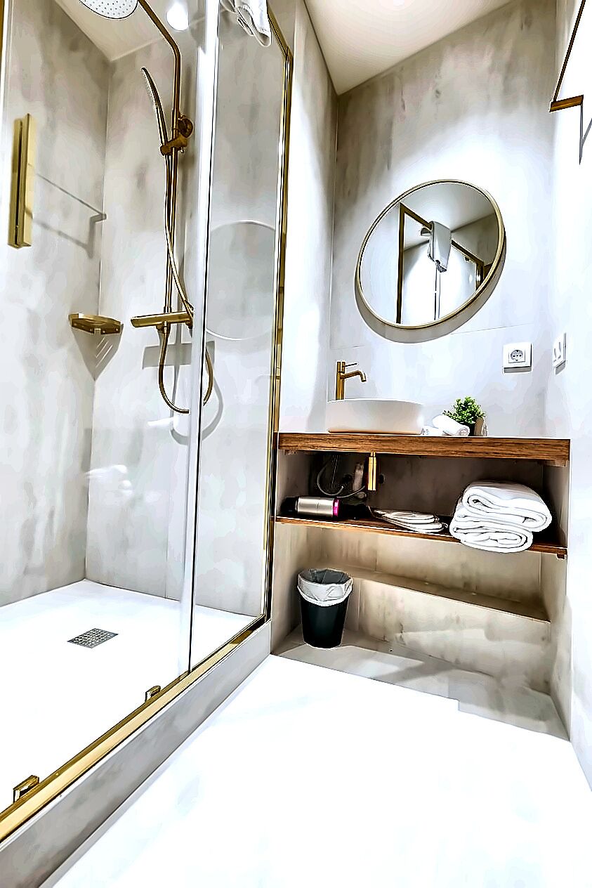 Deluxe Studio, City View | Bathroom | Shower, free toiletries, hair dryer, towels