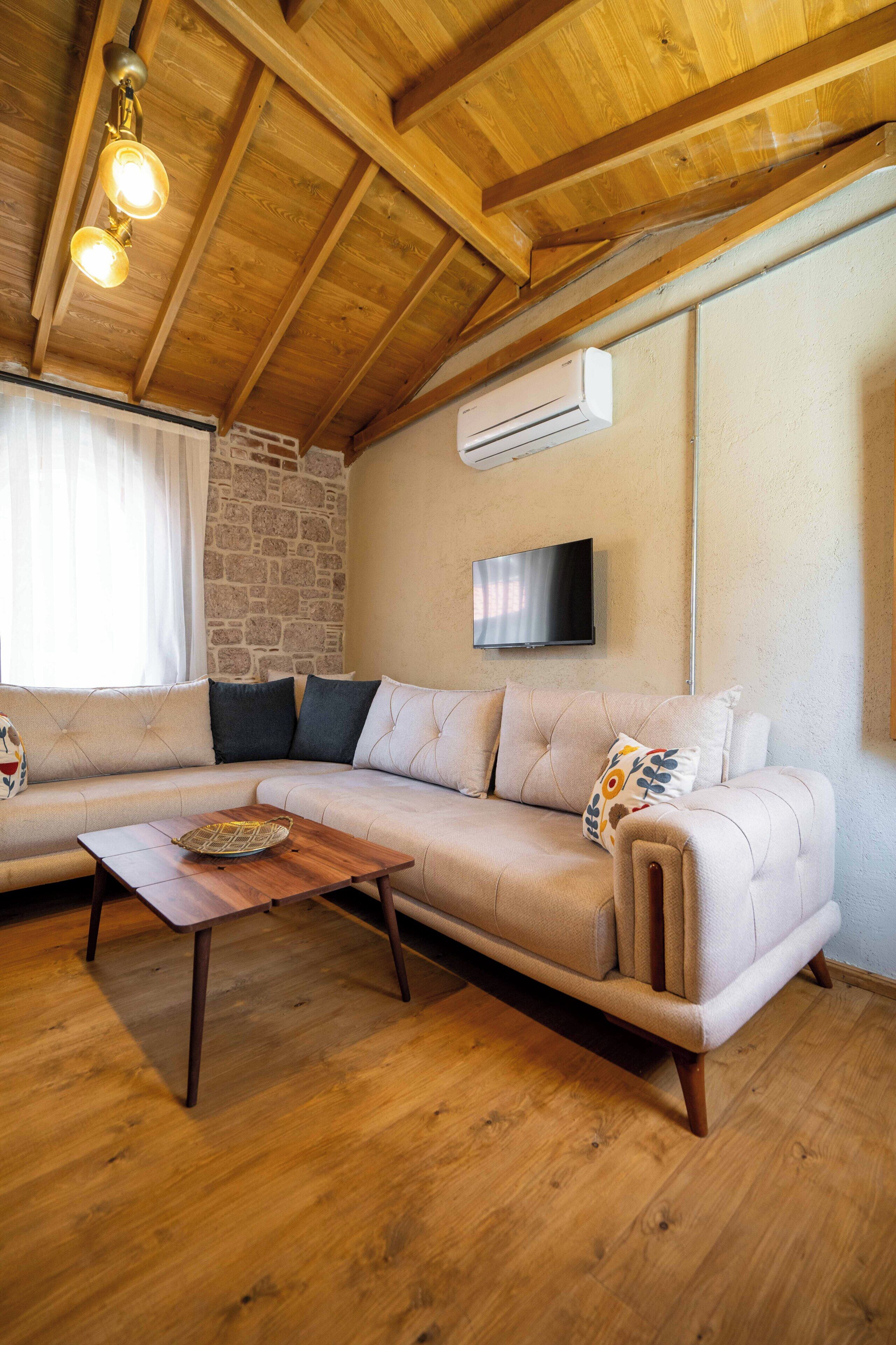 Family Duplex, Courtyard View | Living area