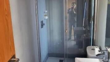 Dormitorio compartido básico, dormitorio mixto, no fumadores, baño compartido | Baño