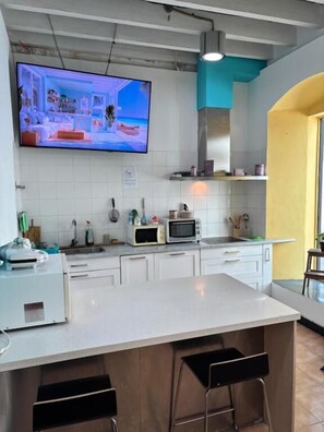 Private kitchen - SEVILLE YOUR WAY HOSTAL (SEVILLA)
