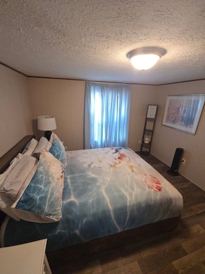 2 bedrooms, free WiFi, bed sheets, wheelchair access - Relaxing retreat in the woods, close to manatees, springs and lake. (Crystal River)