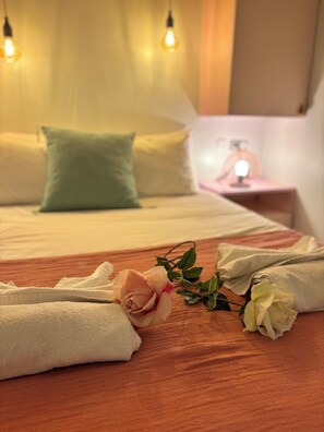2 bedrooms, Internet, bed sheets - Heart of Saint-Germain Cozy 2BR for 5 Aldaro (Paris)