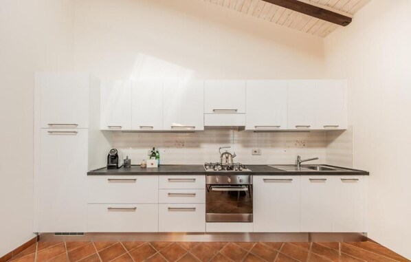 Deluxe Apartment, Patio, Garden View | Private kitchen - Casa Nizza Doro (Piemonte)