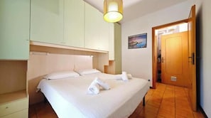 1 Schlafzimmer, Bügeleisen/Bügelbrett, Bettwäsche