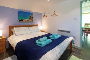 Room - Characterful rural barn conversion on footpath to wild coastline (Penzance)