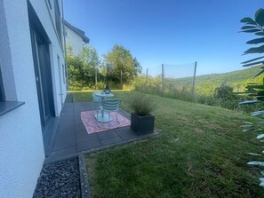 Outdoor dining - Vrbo Property (Bad Münstereifel)