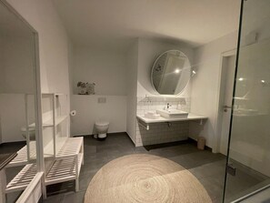Bathroom - Vrbo Property (Bad Münstereifel)
