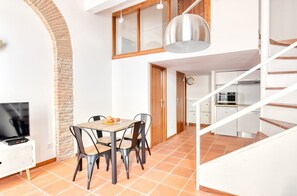 Dining - Duplex T2 (Unit 5B) overlooking Place du Capitole (Toulouse)