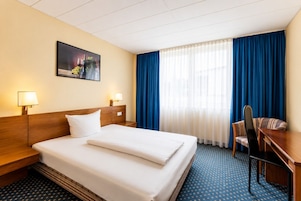 Standard Single Room, Garden View | Desk, laptop workspace, free WiFi
