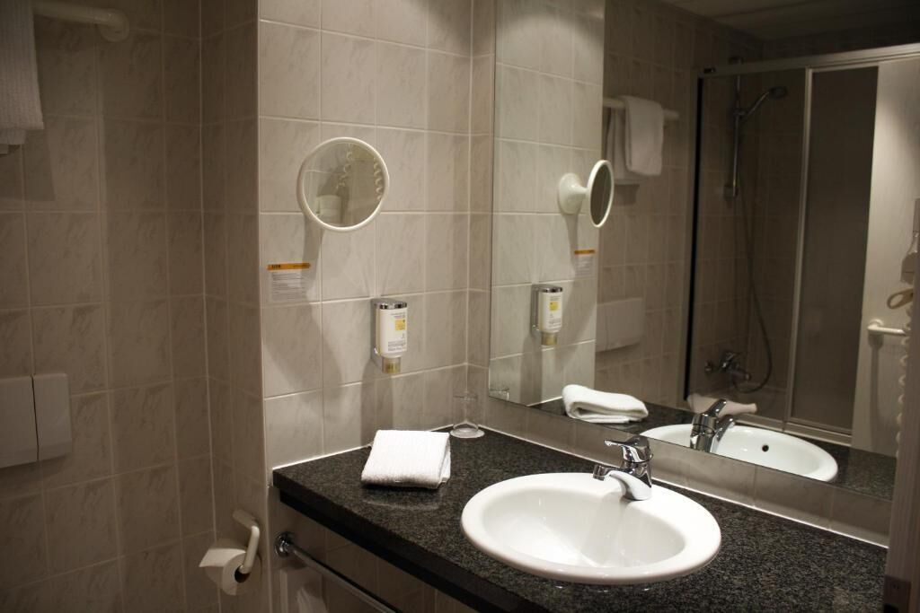 Standard-Einzelzimmer, Gartenblick | Badezimmer | Handtücher, Seife, Shampoo, Toilettenpapier