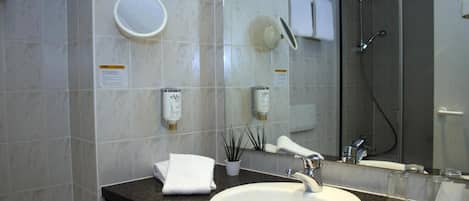 Towels, soap, shampoo, toilet paper