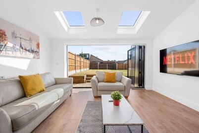 Modern Stylish Home: Manchester