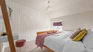 Iron/ironing board, travel crib, WiFi, bed sheets