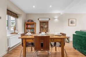 Dining - Fable Cottage: Luxurious Stay (Derbyshire)