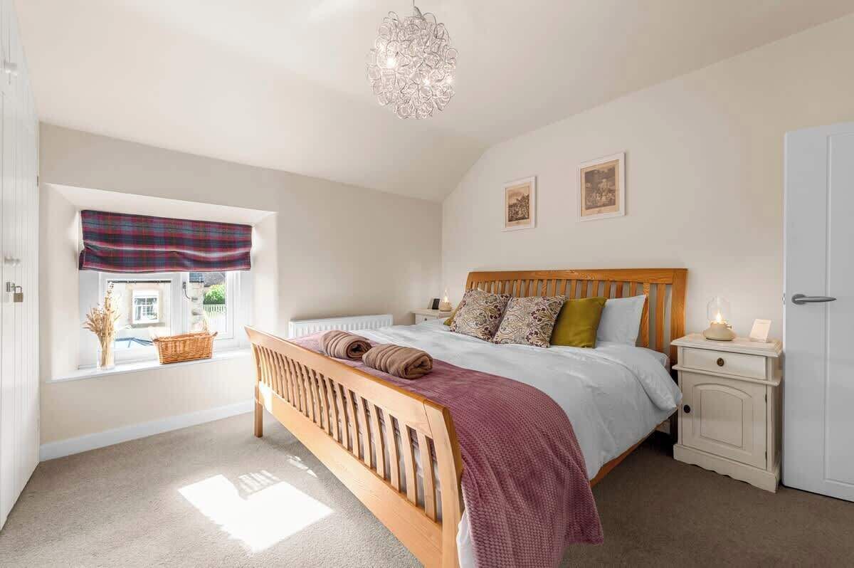 Iron/ironing board, travel cot, WiFi, bed sheets