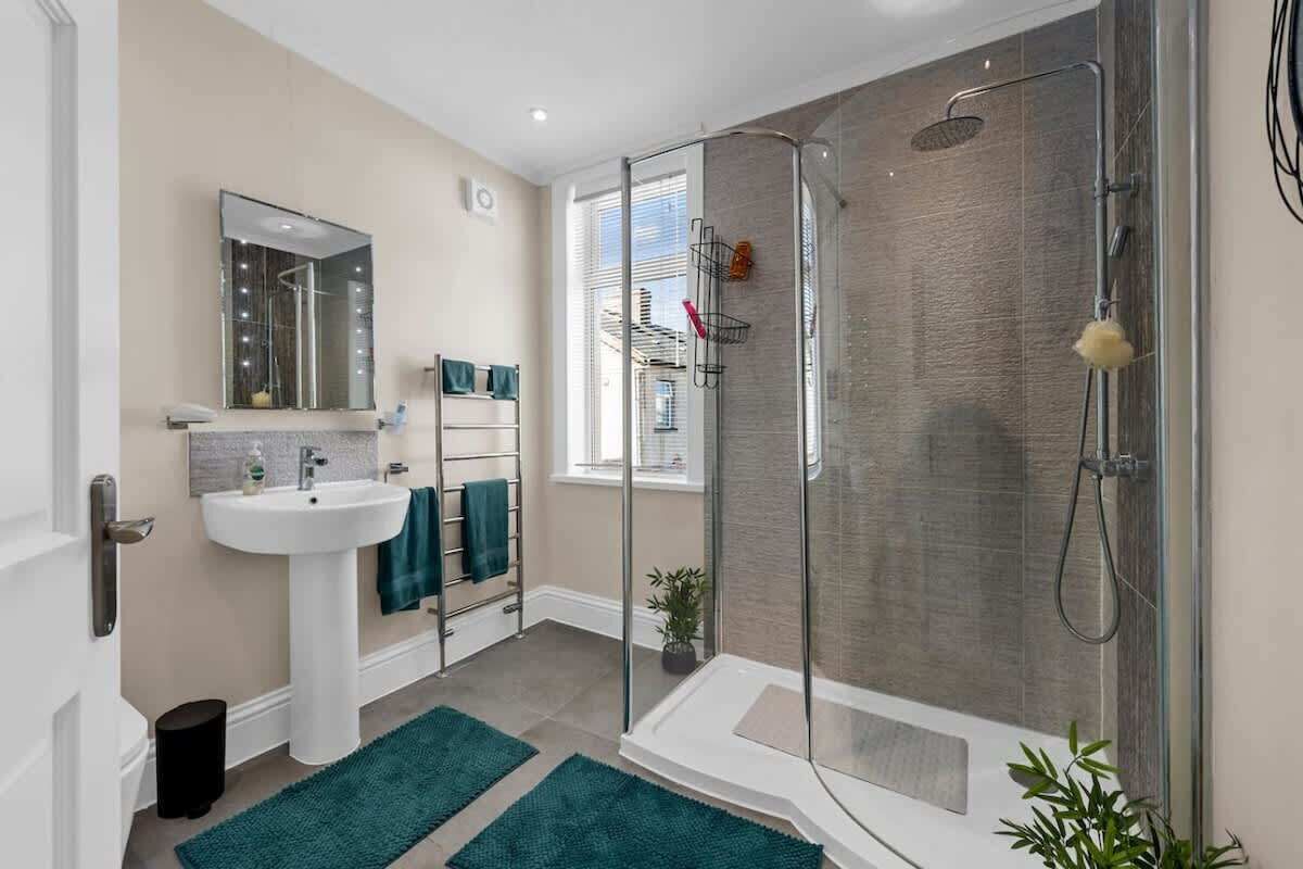 Shower, hair dryer, shampoo